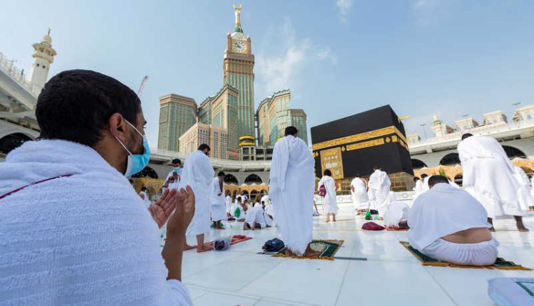 معتمرون في مكة - انترنيت 
