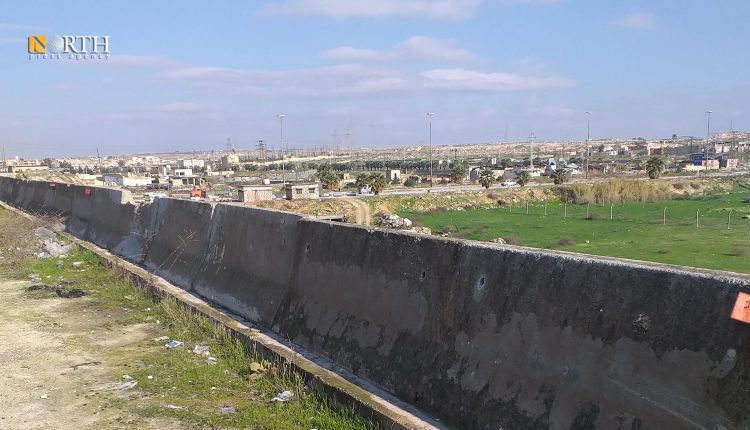 حاجز عسكري على الجسر المؤدي إلى منطقة الشقيف في حلب - نورث برس
