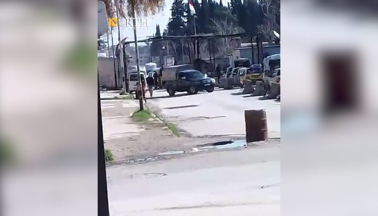 دورية للأمن العسكري على حاجز يؤدي إلى حي شيخ مقصود في حلب - نورث برس