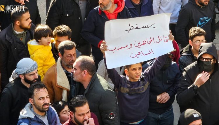 تظاهرة احتجاجية ضد هيئة تحرير الشام في بنش بريف إدلب - نورث برس