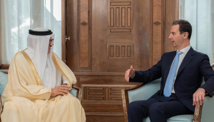 الرئيس السوري بشار الأسد ووزير الخارجية البحريني عبد اللطيف بن راشد الزياني