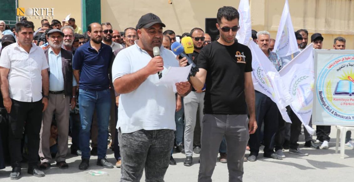 إداريون وأعضاء من هيئة التربية والتعليم في منبج – نورث برس
