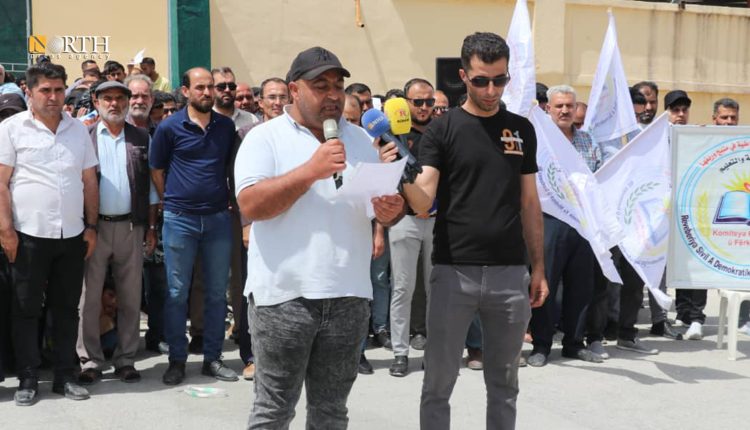 إداريون وأعضاء من هيئة التربية والتعليم في منبج – نورث برس