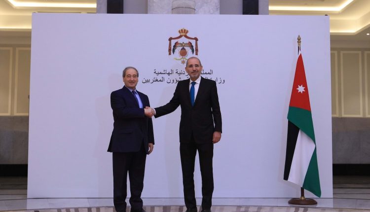 لقاء سابق بين الصفدي المقداد في الأردن - الوكالة الأوروبية للصور الصحفية