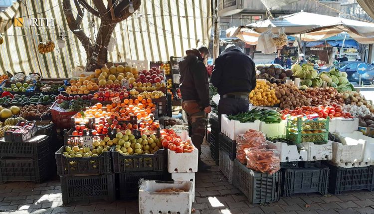 محل لبيع الخضراوات والفواكه في منطقة شيخ سعد غرب العاصمة دمشق