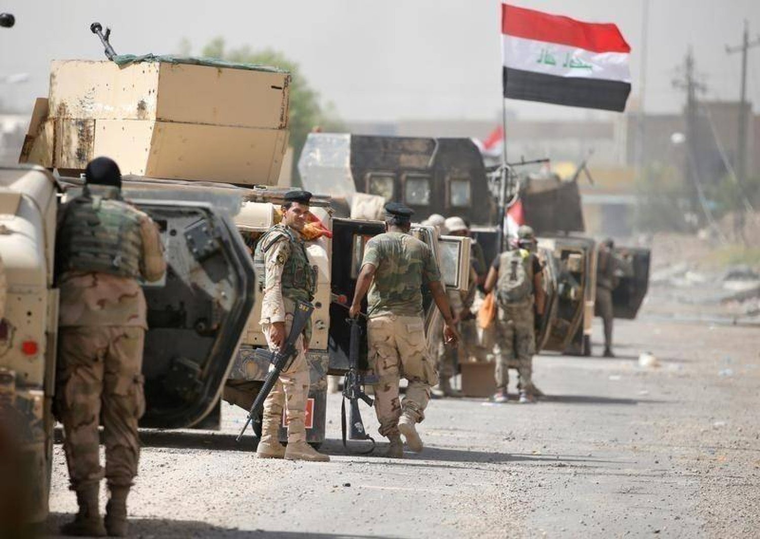 عناصر وآليات في رتل للجيش العراقي