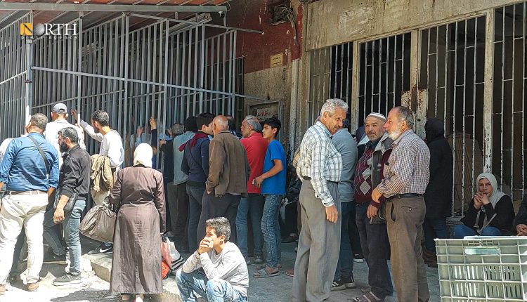 أمام إحدى مخابز العاصمة دمشق - نورث برس