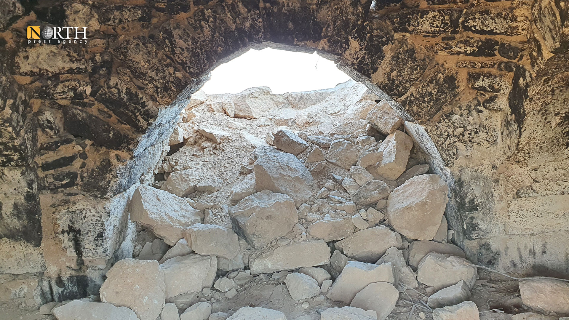 صورة تظهر حريق وتخريب في مزار "منان" الإيزيدي بريف عفرين - نورث برس