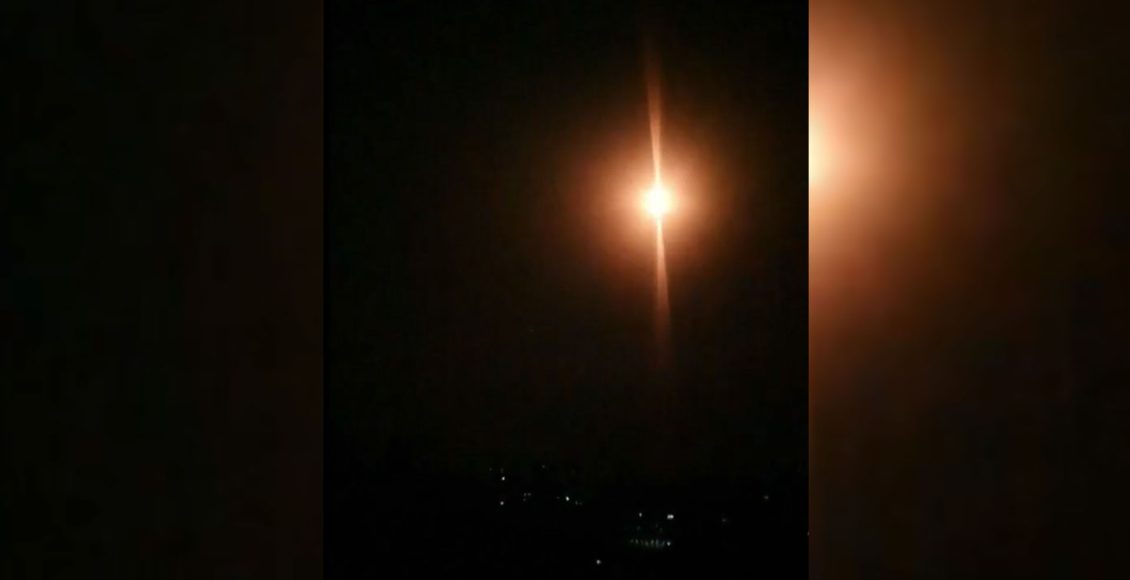 صورة من مواقع التواصل قيل إنها تصدي الدفاعات السورية للقصف الإسرائيلي