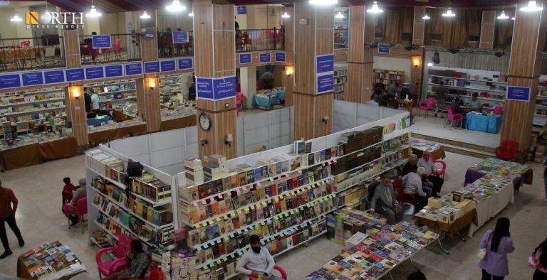 جانب من الكتب في معرض "الشهيد هركول" للكتاب في القامشلي ـ نورث برس