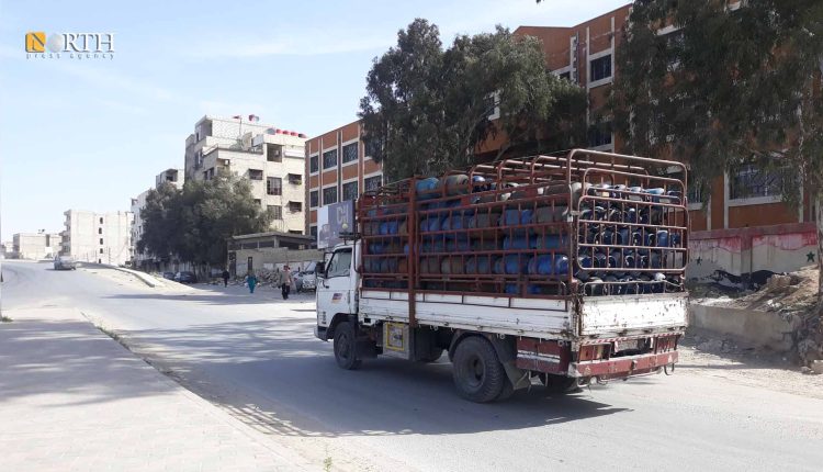 سيارة لنقل الغاز في مدخل مدينة جرمانا بريف دمشق - نورث برس/ أرشيفية