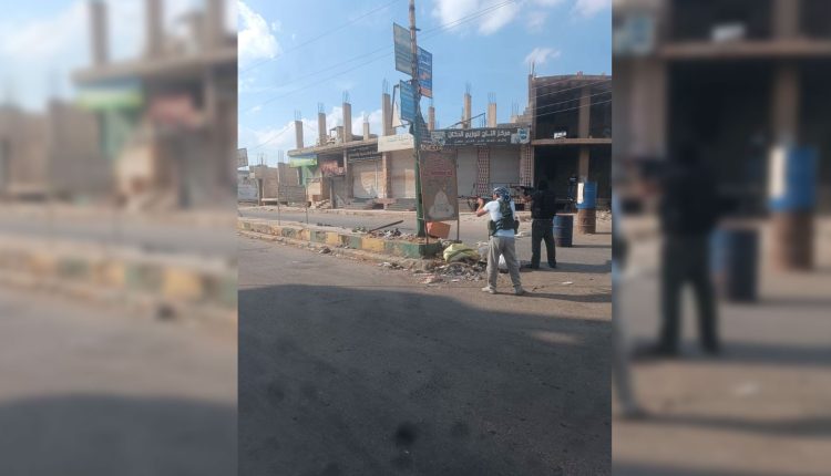 عناصر بفصائل محلية في مدينة إنخل بريف درعا - متداول