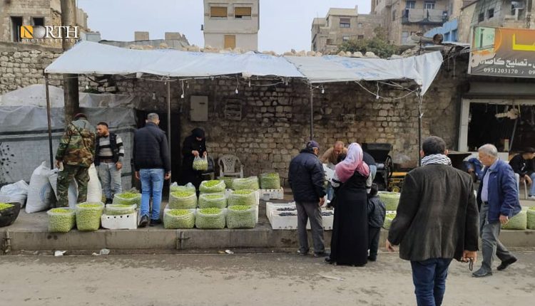 بسطة لبيع الزيتون في مدينة حلب - نورث برس