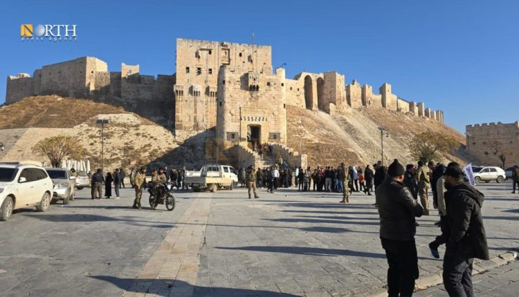 فصائل المعارضة الموالية لتركيا وهيئة تحرير الشام (النصرة) أمام قلعة حلب - نورث برس