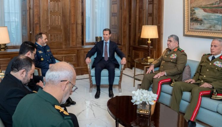 الرئيس السوري بشار الأسد ومسؤولين بوزارة الدفاع بلقاء مع مسؤولين إيرانيين في دمشق