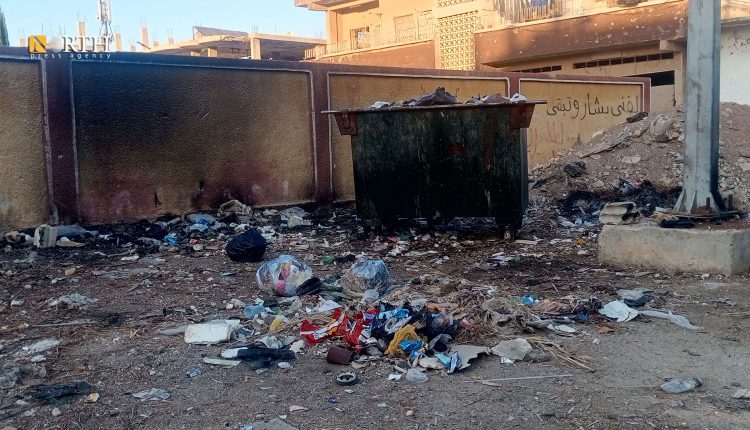 تجمع أكوام القمامة في منطقة درعا البلد – نورث برس