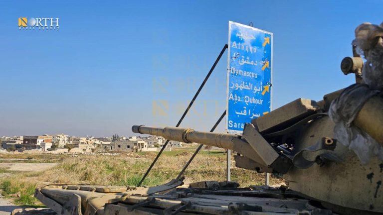 دخول هيئة تحرير الشام وفصائل معارضة موالية لتركيا إلى مدينة سراقب شرق إدلب - نورث برس