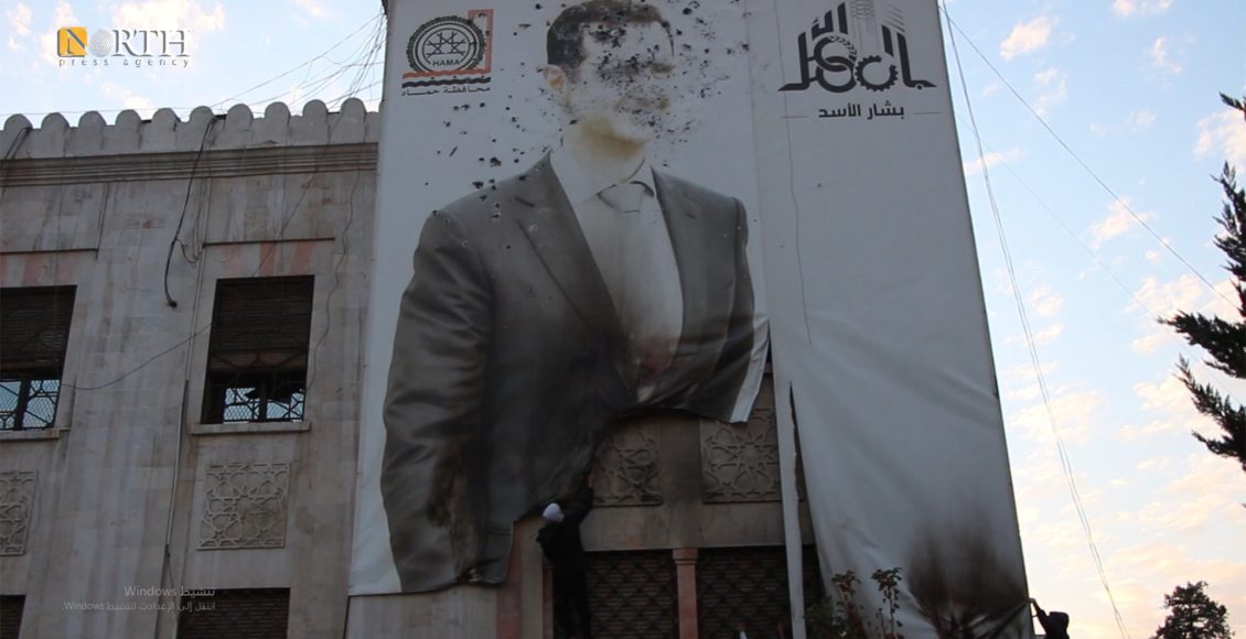 تمزيق صورة لبشار الأسد في حماة – نورث برس