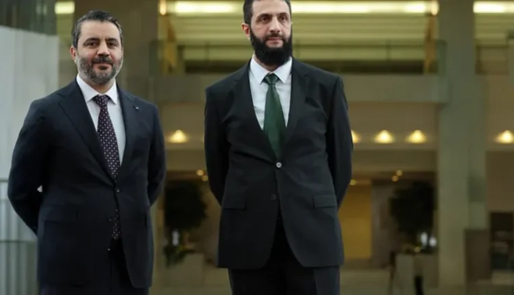 وزير الخارجية السوري بالحكومة الانتقالية أسعد الشيباني بجانب أحمد الشرع قائد إدارة العمليات - متداول