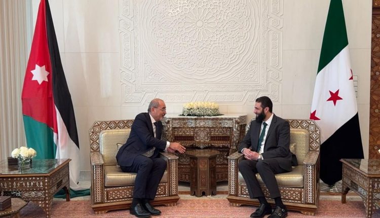 لقاء وزير الخارجية الأردني أيمن الصفدي مع أحمد الشرع قائد إدارة العمليات في دمشق - متداول