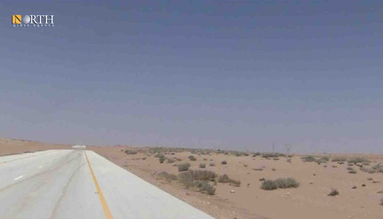 الطريق الواصل بين مدينة تدمر ودير الزور قرب بلدة السخنة شرق حمص ـ نورث برس/ أرشيفية