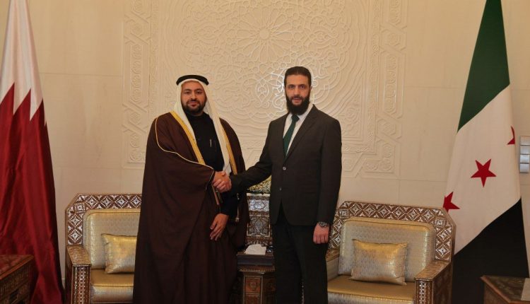 وزير الخارجية القطري محمد الخليفي مع أحمد الشرع قائد إدارة العمليات في دمشق - سبوتنيك