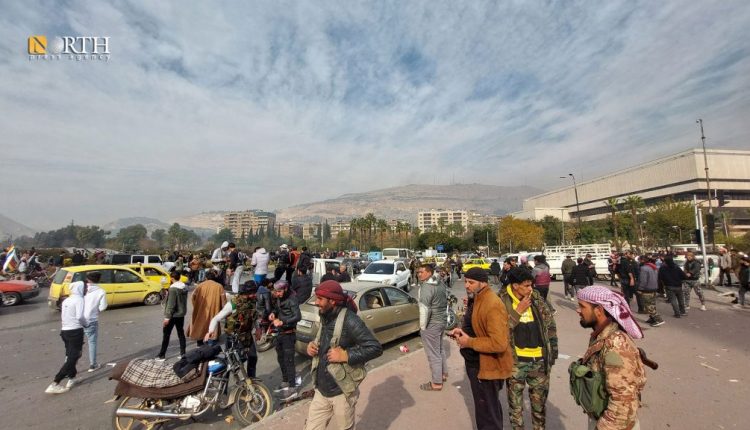 محتفلون في ساحة الأمويين وسط دمشق بعد سقوط حكم بشار الأسد - نورث برس