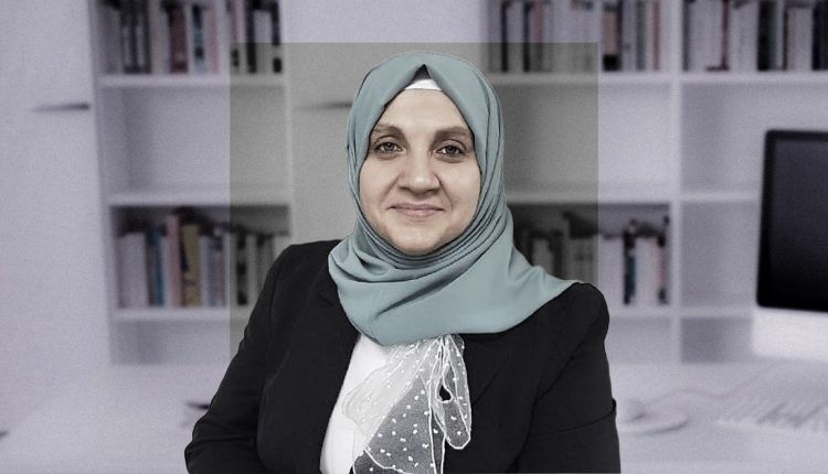 عائشة الدبس رئيسة مكتب شؤون المرأة بحكومة تصريف الأعمال السورية