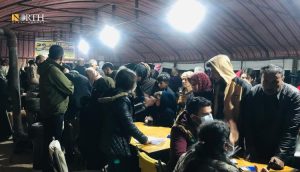 نازحون من ريف حلب وصلوا إلى مدينة الطبقة أمس الاثنين – نورث برس