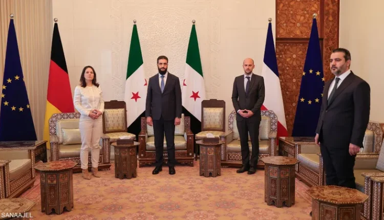 قائد الإدارة الجديدة في سوريا أحمد الشرع ووزيرة الخارجية الألمانية أنالينا بيربوك ونظيرها الفرنسي في دمشق