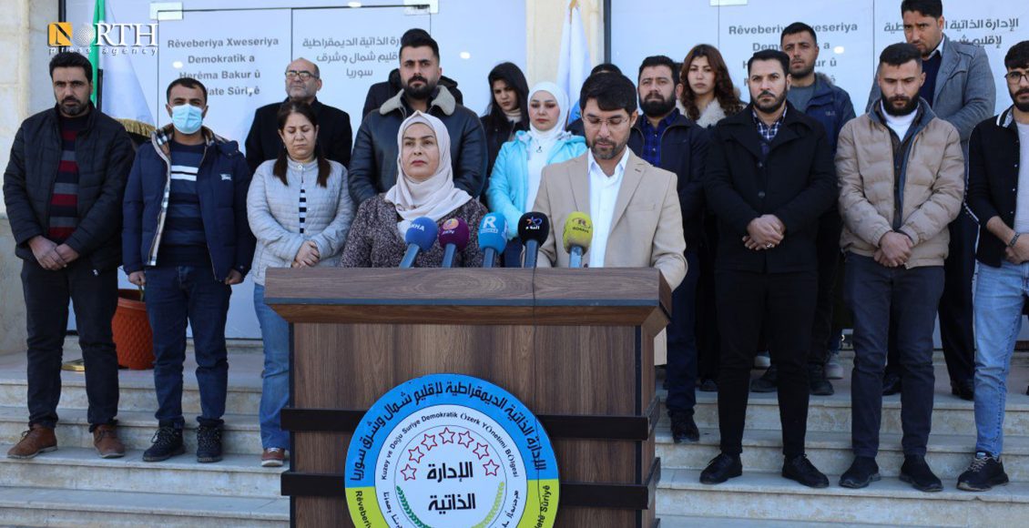 بيان للإدارة الذاتية أمام مقرها في الرقة – نورث برس