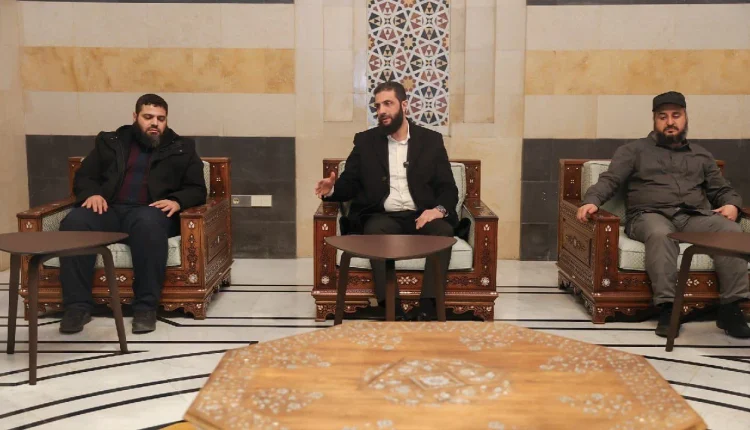 قائد الإدارة السورية الجديدة أحمد الشرع، ووزير الدفاع بحكومة تصريف الأعمال السورية مرهف أبو قصرة - متداول
