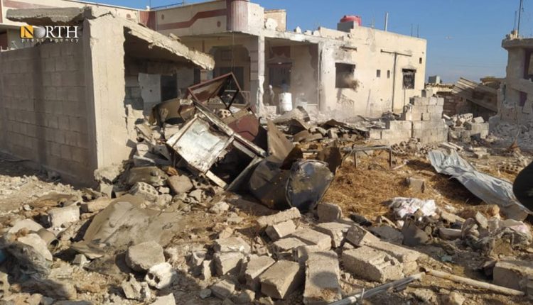 آثار قصف تركي سابق على منازل بناحية زركان بريف الحسكة – نورث برس/ أرشيفية