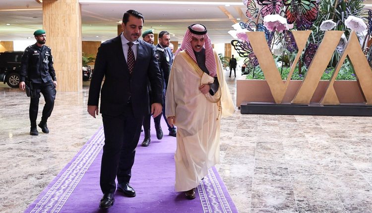 وزير الخارجية السعودي فيصل بن فرحان ونظيره السوري أسعد الشيباني