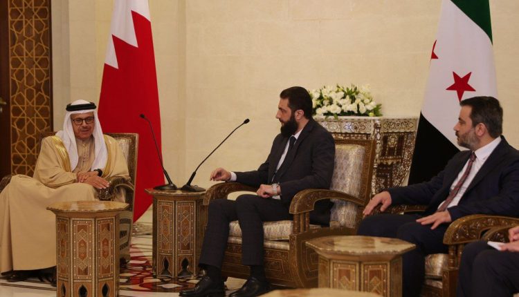 أحمد الشرع وأسعد الشيباني رفقة وفد بحريني في قصر الشعب بدمشق - إنترنت