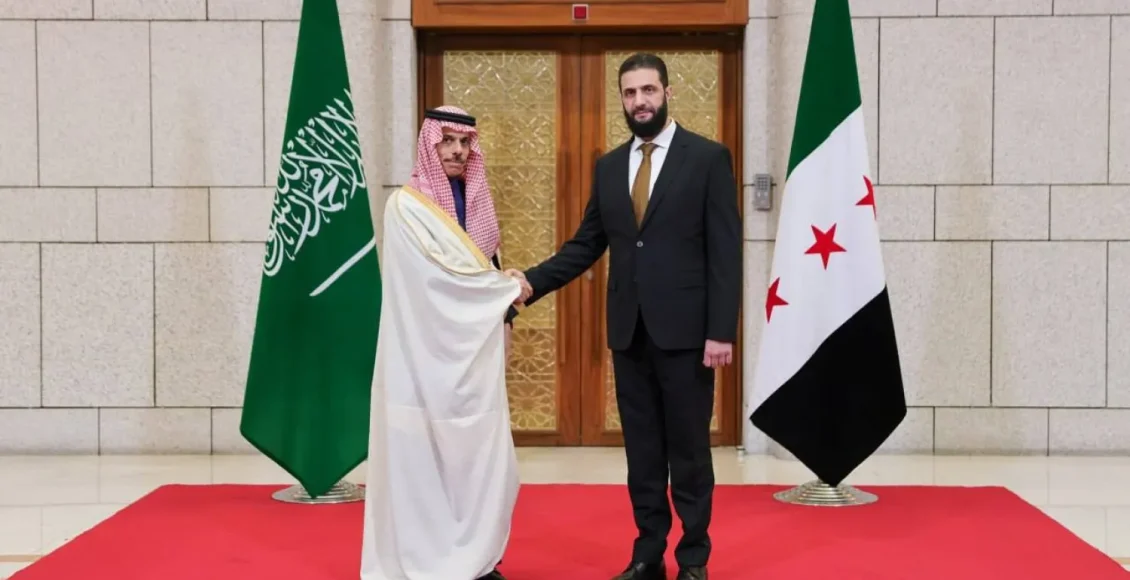 الشرع يستقبل وزير الخارجية السعودي فيصل بن فرحان في قصر الشعب بدمشق