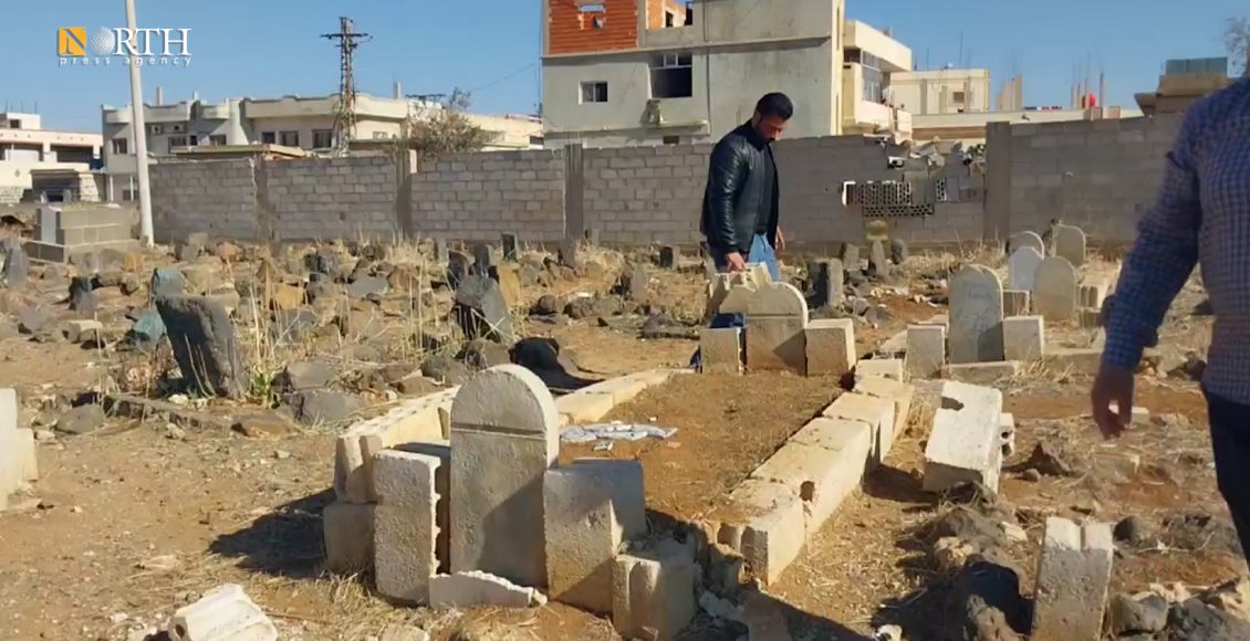 آثار تحطيم شاهدة قبر الطفل حمزة الخطيب بريف درعا - نورث برس