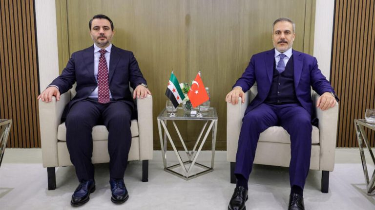وزير الخارجية التركي هاكان فيدان ووزير الخارجية السوري أسعد الشيباني