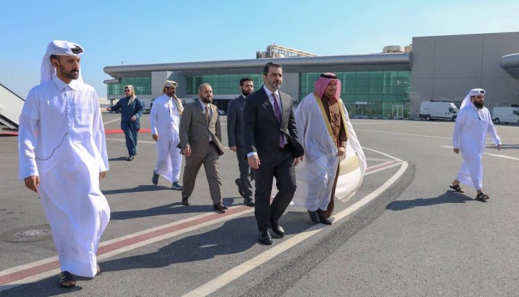 وزير الخارجية السوري أسعد الشيباني أثناء وصوله إلى الدوحة - متحدث حكومة تصريف الأعمال السورية
