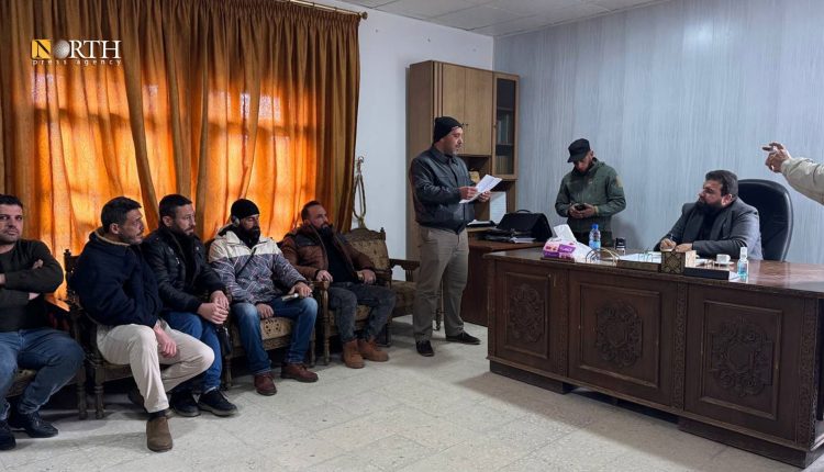 لقاء محافظ السويداء مع وفد من المعلمين تم فصلهم خلال حكم النظام السابق - نورث برس