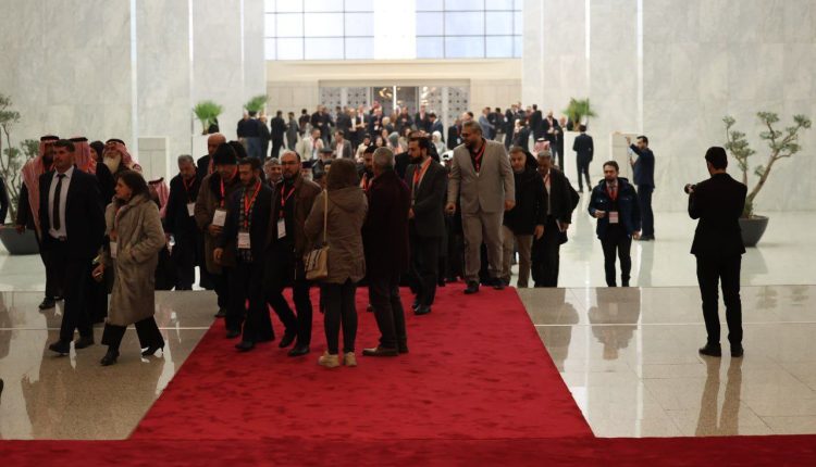مشاركون في المؤتمر بقصر الشعب بدمشق