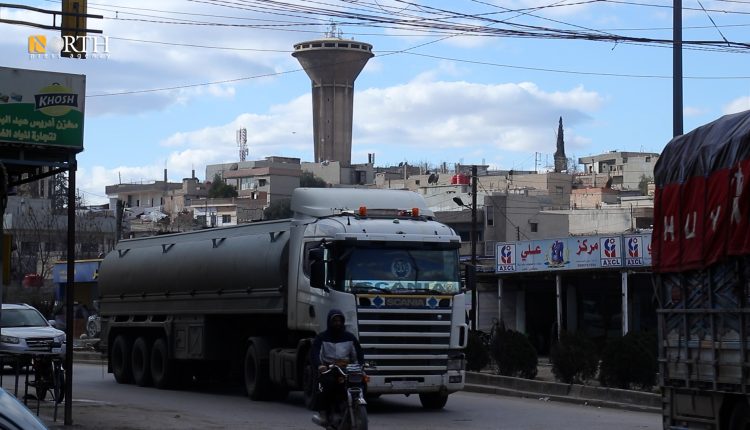 صهريج لنقل المحروقات في مدخل مدينة القامشلي بشمالي سوريا - نورث برس