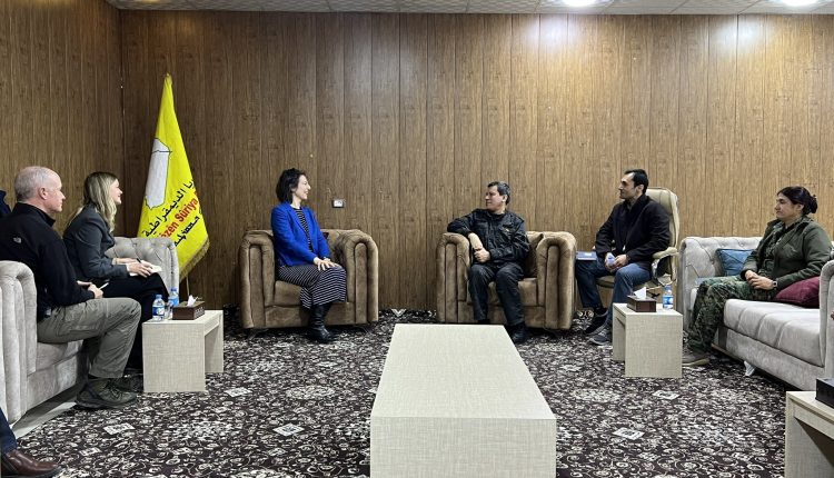 لقاء قائد قسد الجنرال مظلوم عبدي مع المبعوثة البريطانية إلى سوريا والوفد المرافق لها