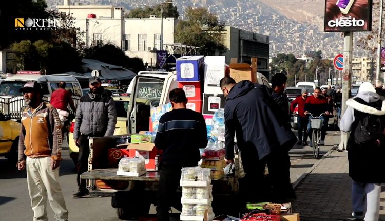 بسطة بيع متنقلة في دمشق - نورث برس