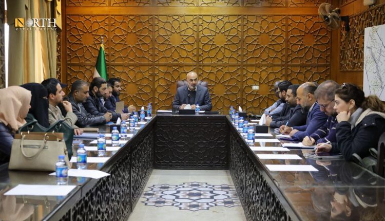 مدير "أوتشا" ومسؤولين بمحافظة دير الزور - نورث برس