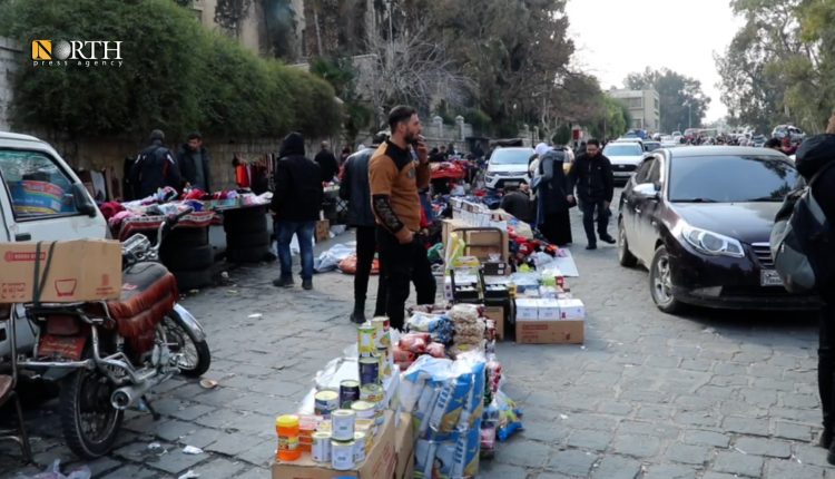 بسطات لبيع منتجات تركية بساحة الحجاز في دمشق - نورث برس