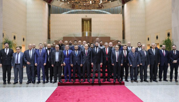اجتماع الرئيس السوري الانتقالي أحمد الشرع مع أعضاء "هيئة التفاوض" و"الائتلاف السوري"