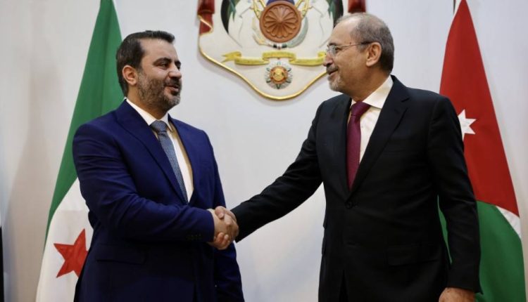 وزير الخارجية السوري أسعد الشيباني ونظيره الأردني