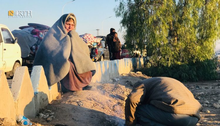 الطبقة - نازحون من عفرين يفترشون العراء بعد نزوحهم من ريف حلب الشمالي - نورث برس