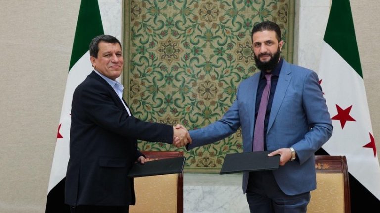 الرئيس السوري للمرحلة الانتقالية أحمد الشرع وقائد "قسد" الجنرال مظلوم عبدي